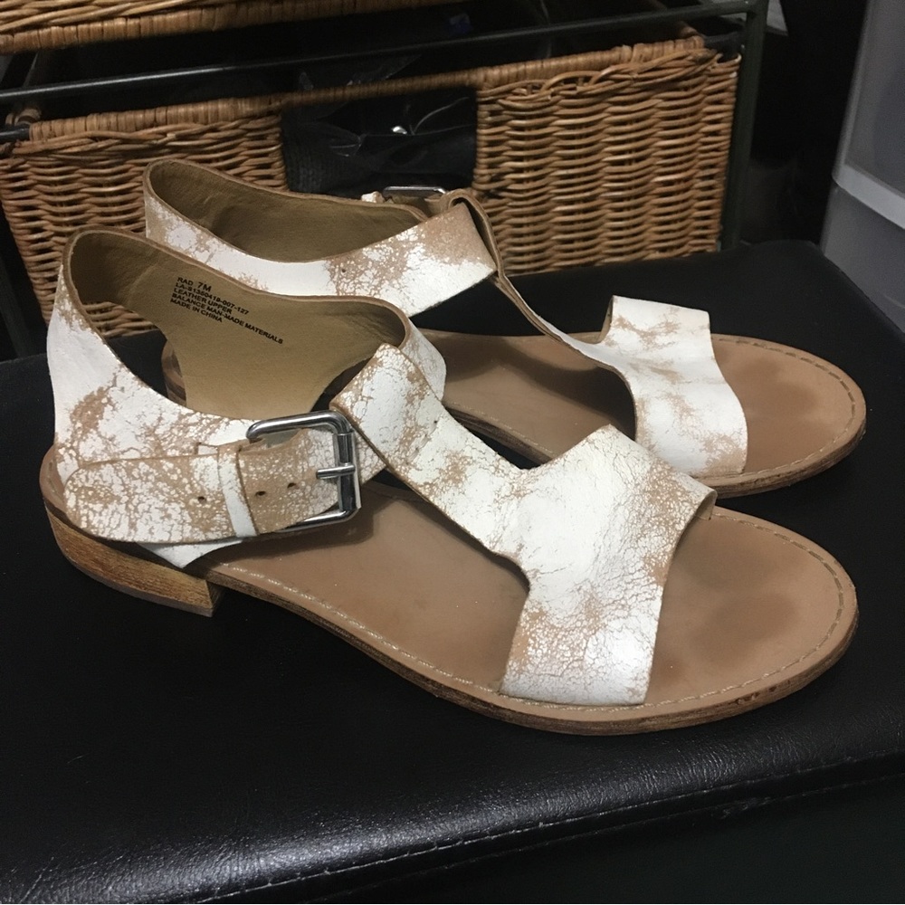 Latigo T-Strap Sandals